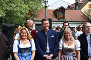 neuer Maibaum am Wiener Platz 2018 ©Foto: Martin Schmitz)